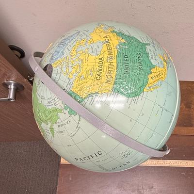 Sale Photo Thumbnail #108: Plastic stand, dual axis support ring.  Has a small dent in the bottom of the globe near Antartica, otherwise in very good condition. Most likely from the 1990's.