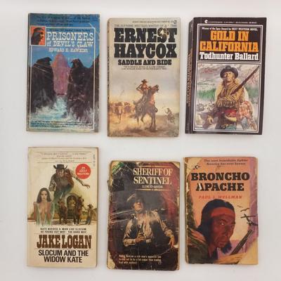 Lot of 11 Vintage Paperbacks / Softcovers / Novels / Novellas / Westerns / Romance (Regency Bronco Apache)