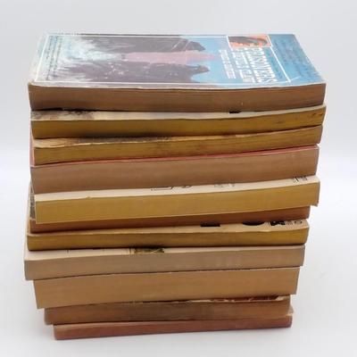 Lot of 11 Vintage Paperbacks / Softcovers / Novels / Novellas / Westerns / Romance (Regency Bronco Apache)