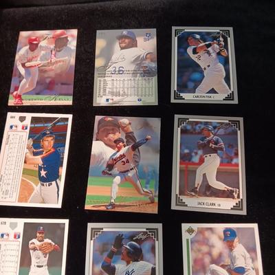 A BOX OF BASEBALL SPORT TRADING CARDS
