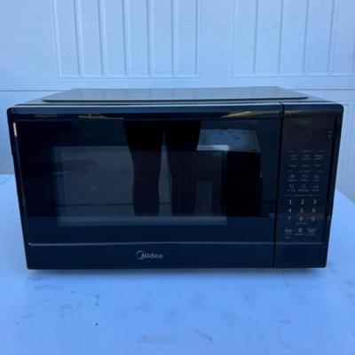 B - Midea 0.9 cu. ft. Countertop Microwave Oven