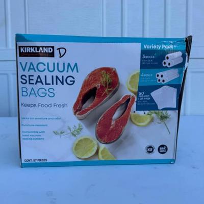 D - Kirkland Signature Vacuum Sealing Bags Assortment Pack