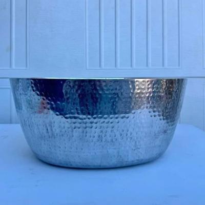B - Laurie Gates 14.5-quart Oval Hammered Aluminum Beverage Tub
