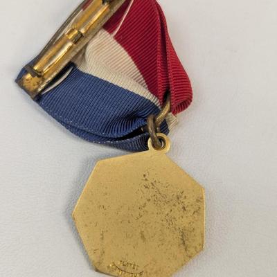 Dec 25th 1986 Anna Maria Islander Press 1940's Medal