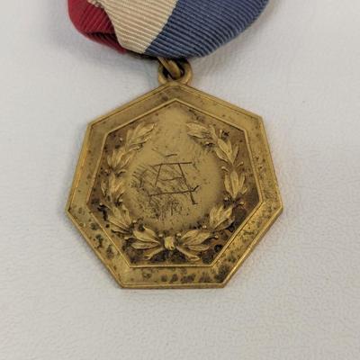 Dec 25th 1986 Anna Maria Islander Press 1940's Medal