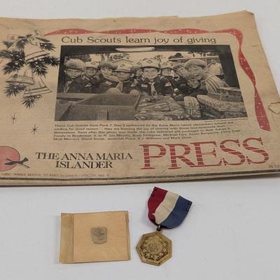 Sale Photo Thumbnail #2488: Dec 25th 1986 Anna Maria Islander Press 1940's Medal