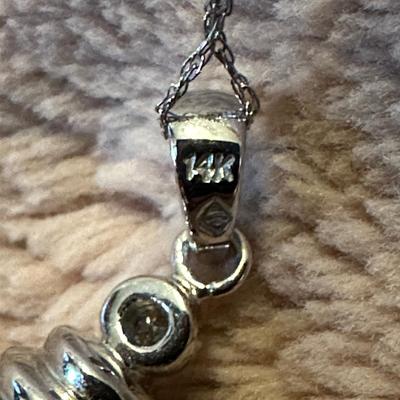 14kt White gold pearl necklace