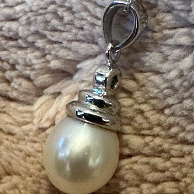 14kt White gold pearl necklace