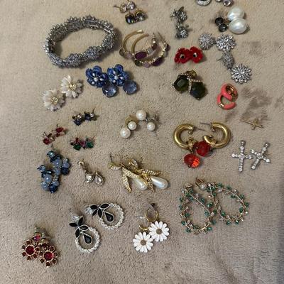 Costume jewelry lot