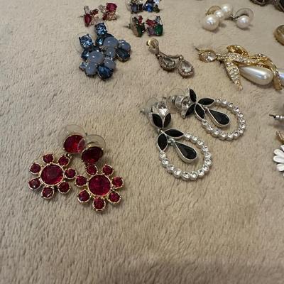 Costume jewelry lot