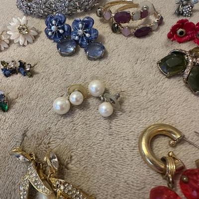 Costume jewelry lot