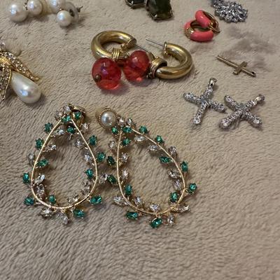 Costume jewelry lot