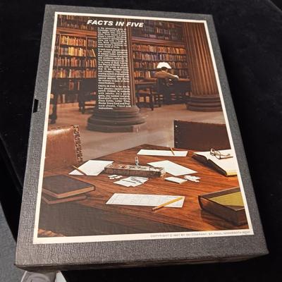 2 BOOKSHELF GAMES "IMAGE" AND "FACTS IN FIVE"
