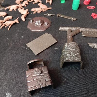 TOY PIONEER CHARACTERS, ANIMALS AND JELLYSTONE PARK ITEMS