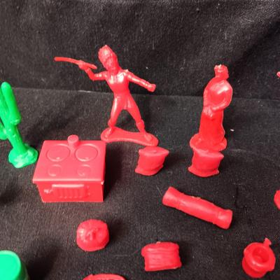 TOY PIONEER CHARACTERS, ANIMALS AND JELLYSTONE PARK ITEMS