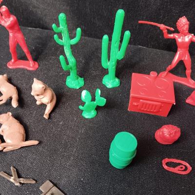 TOY PIONEER CHARACTERS, ANIMALS AND JELLYSTONE PARK ITEMS