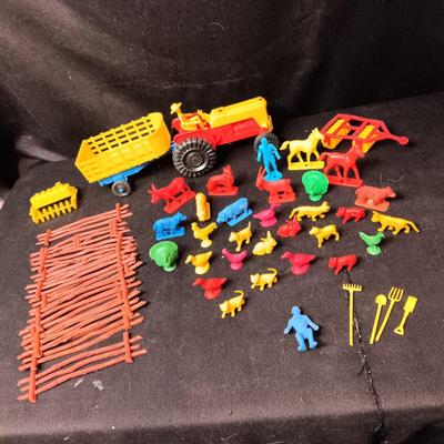 TOY TRACTOR W/IMPLEMENTS, FARM ANIMALS WITH FENCING AND HORSES WITH COWBOYS