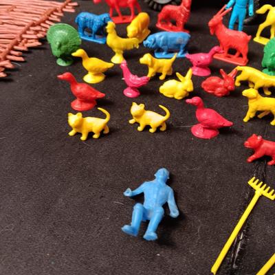 TOY TRACTOR W/IMPLEMENTS, FARM ANIMALS WITH FENCING AND HORSES WITH COWBOYS