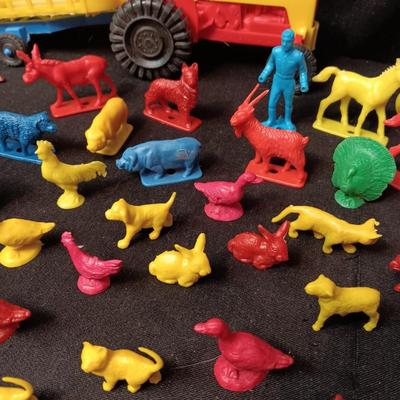 TOY TRACTOR W/IMPLEMENTS, FARM ANIMALS WITH FENCING AND HORSES WITH COWBOYS