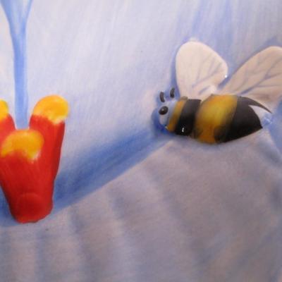 Harry & David blue flower with bee plate