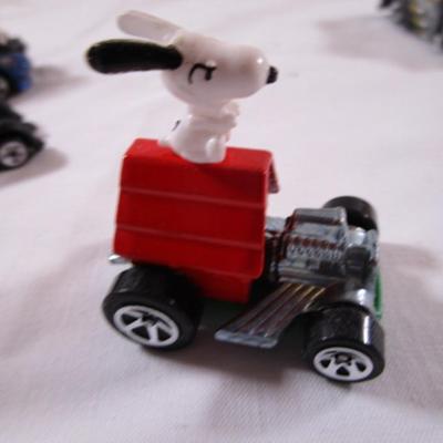 5 Hot Wheels cars