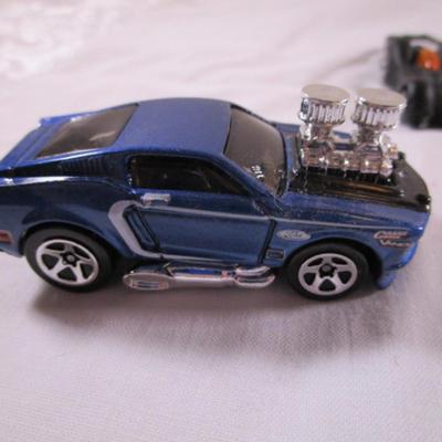 5 Hot Wheels cars