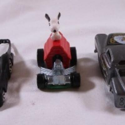 5 Hot Wheels cars