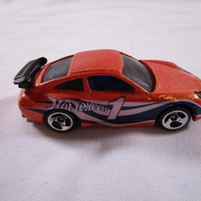 5 Hot Wheels cars