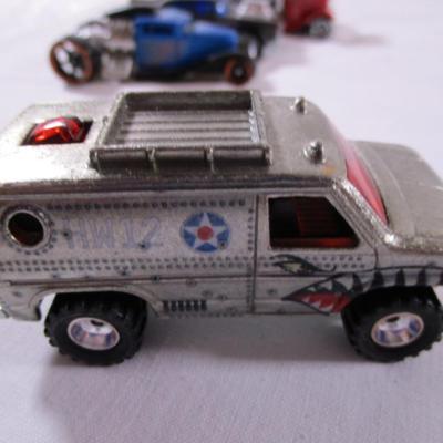5 Hot Wheels cars