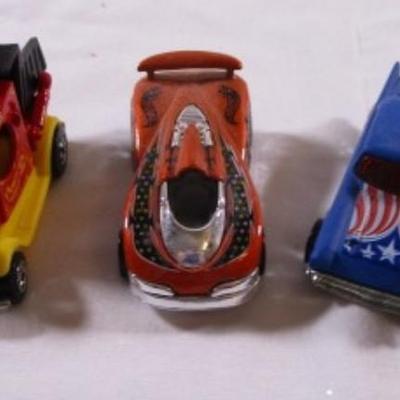 5 Hot Wheels cars