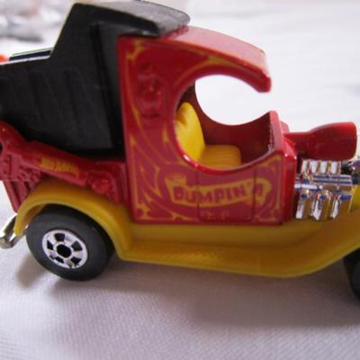 5 Hot Wheels cars