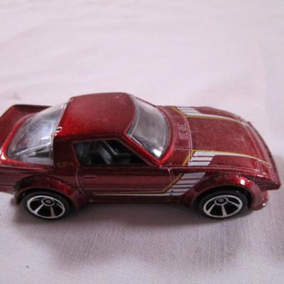 5 Hot Wheels cars