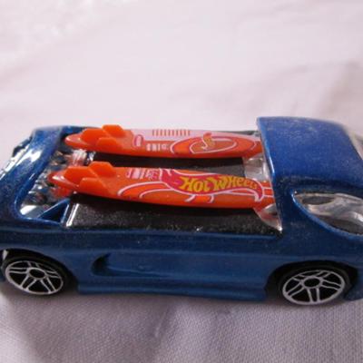 5 Hot Wheels cars