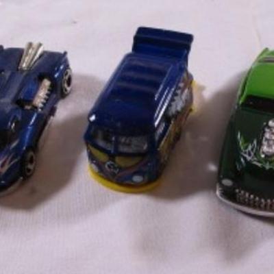 5 Hot Wheels cars
