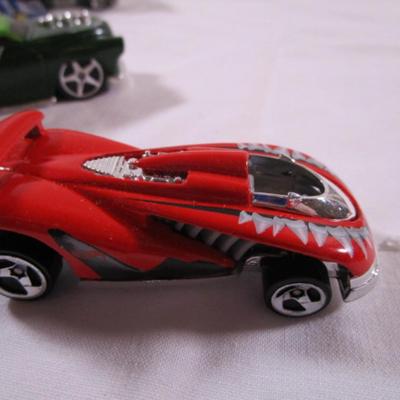5 Hot Wheels cars