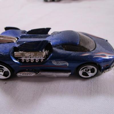 5 Hot Wheels cars