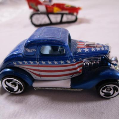 5 Hot Wheels cars