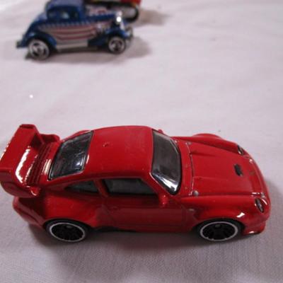 5 Hot Wheels cars