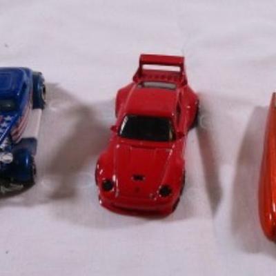 5 Hot Wheels cars