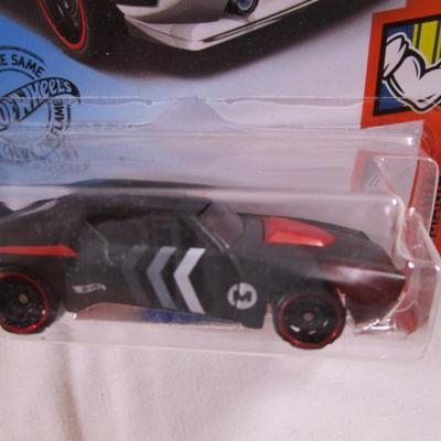 2 Hot Wheels cars