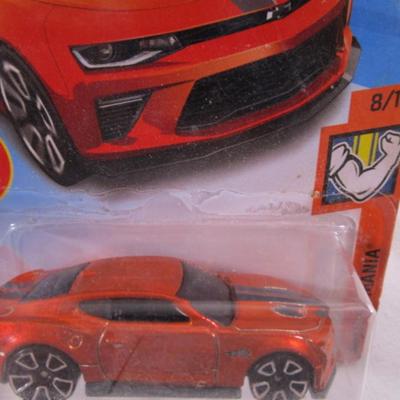 2 Hot Wheels cars