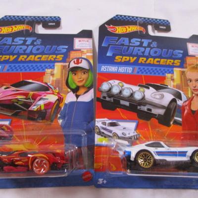 2 Hot Wheels cars