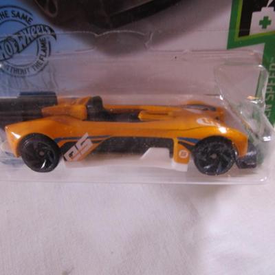2 Hot Wheels cars