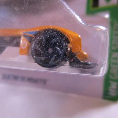 2 Hot Wheels cars