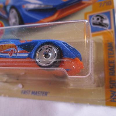 2 Hot Wheels cars
