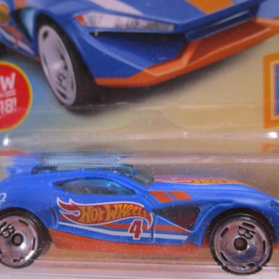 2 Hot Wheels cars