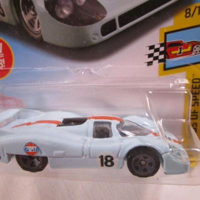 2 Hot Wheels cars
