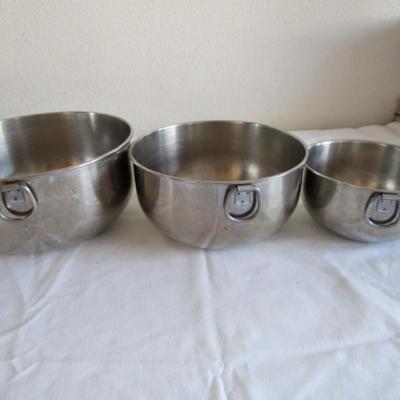 Vintage Farberware three mixing bowl set with thumb ring