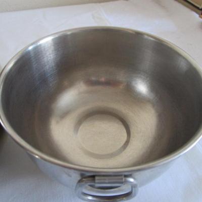 Vintage Farberware three mixing bowl set with thumb ring