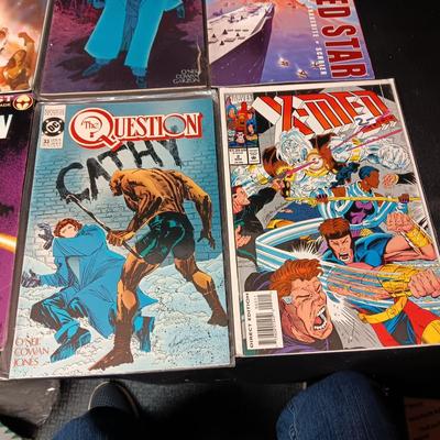 8 COMIC BOOKS (2)